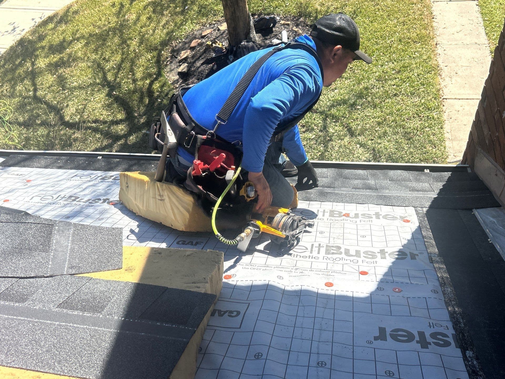 Gallery photos for Roof Replacement with Charcoal Shingles in League City: Image #1