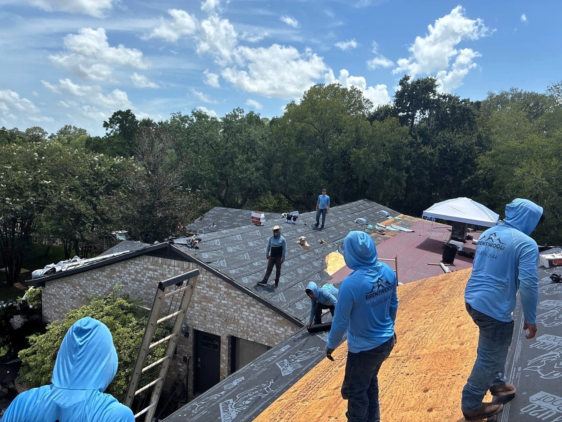 Gallery photos for Full Roof Replacement on a Forever Home - Onyx Black Shingles on Brick: Image #1
